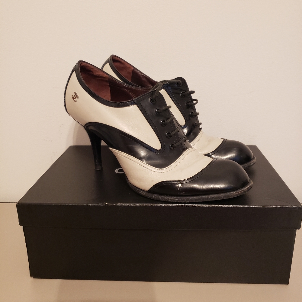 CHANEL OXFORD SHOES SIZE 37  150.00.00 OFFER